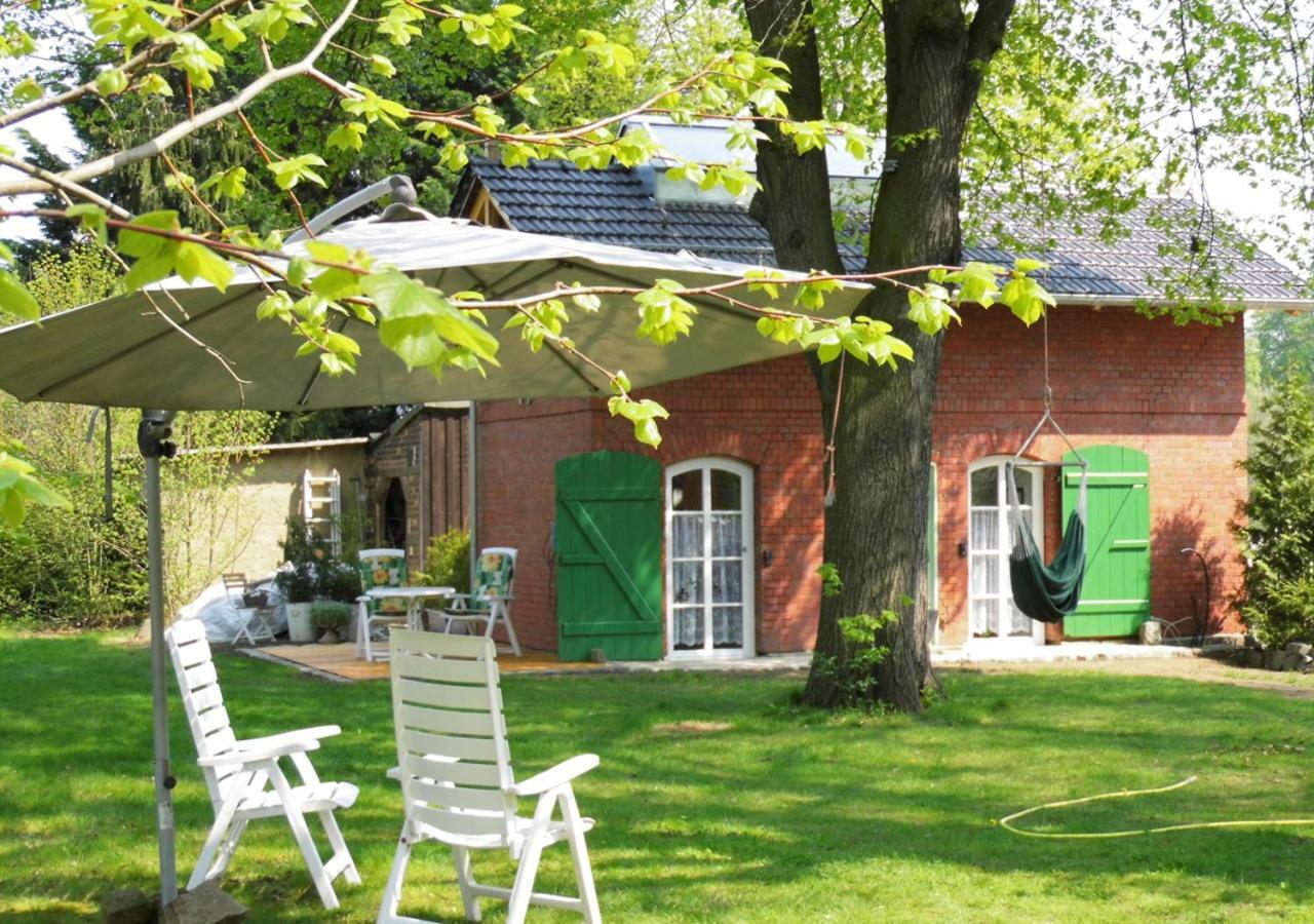 Bahnhof Droyssig - Uebernachten Im Denkmal Exterior photo